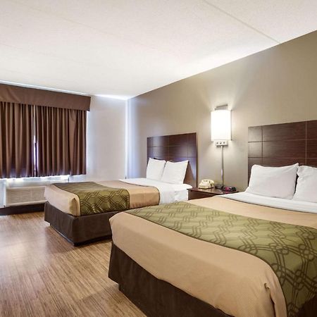 Econo Lodge Darien Lakes Corfu Buitenkant foto