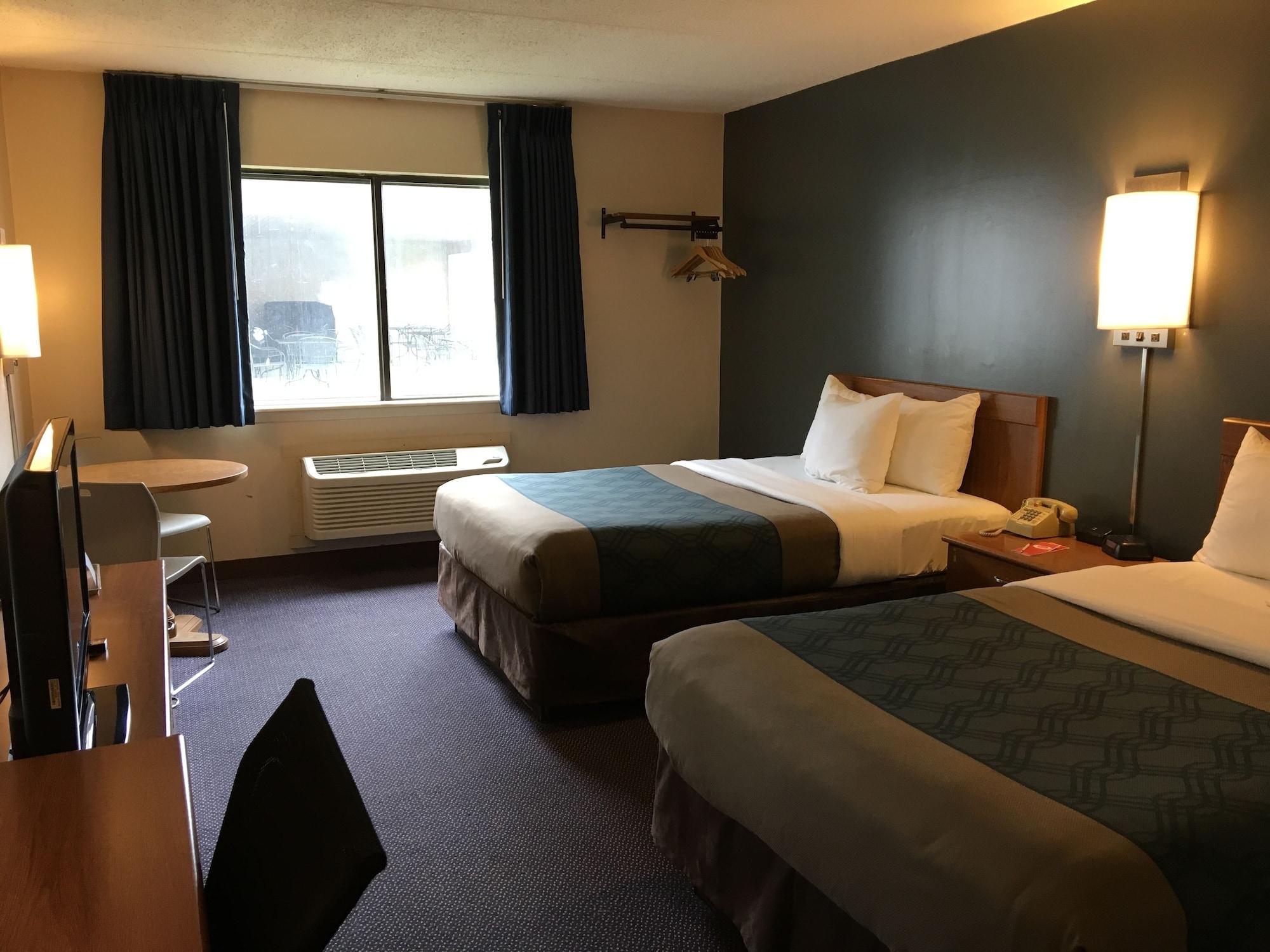 Econo Lodge Darien Lakes Corfu Buitenkant foto