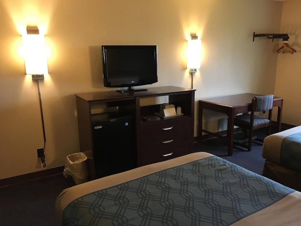 Econo Lodge Darien Lakes Corfu Buitenkant foto