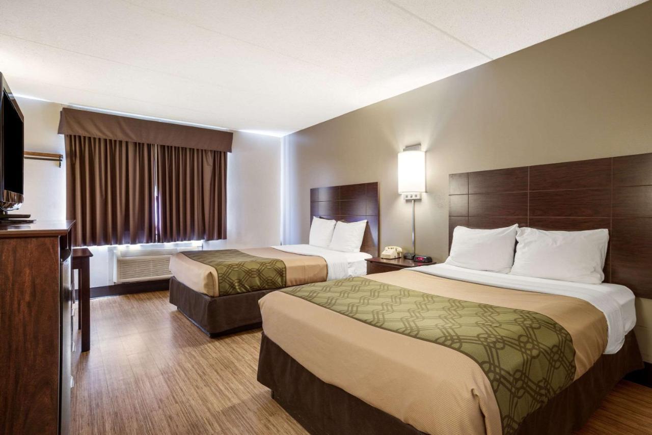 Econo Lodge Darien Lakes Corfu Buitenkant foto