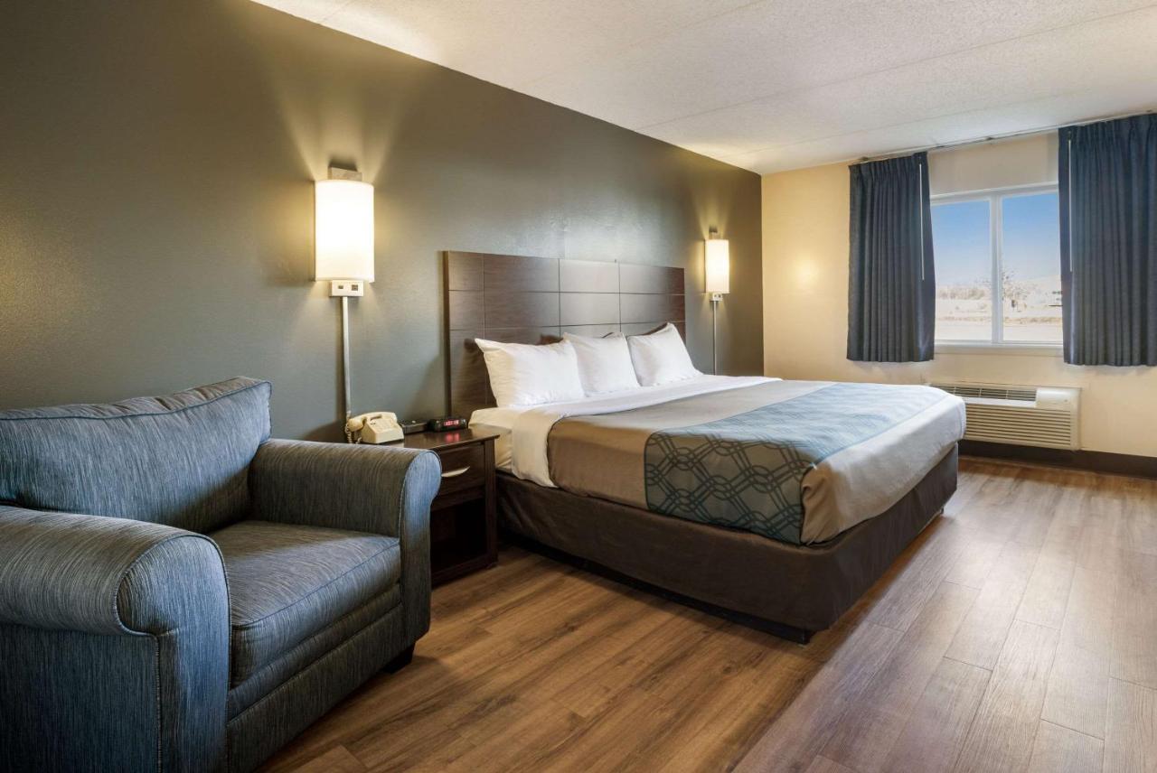 Econo Lodge Darien Lakes Corfu Buitenkant foto