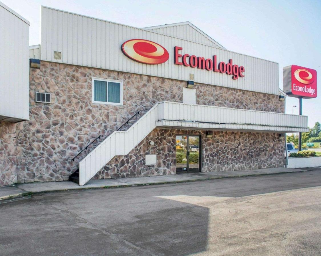 Econo Lodge Darien Lakes Corfu Buitenkant foto