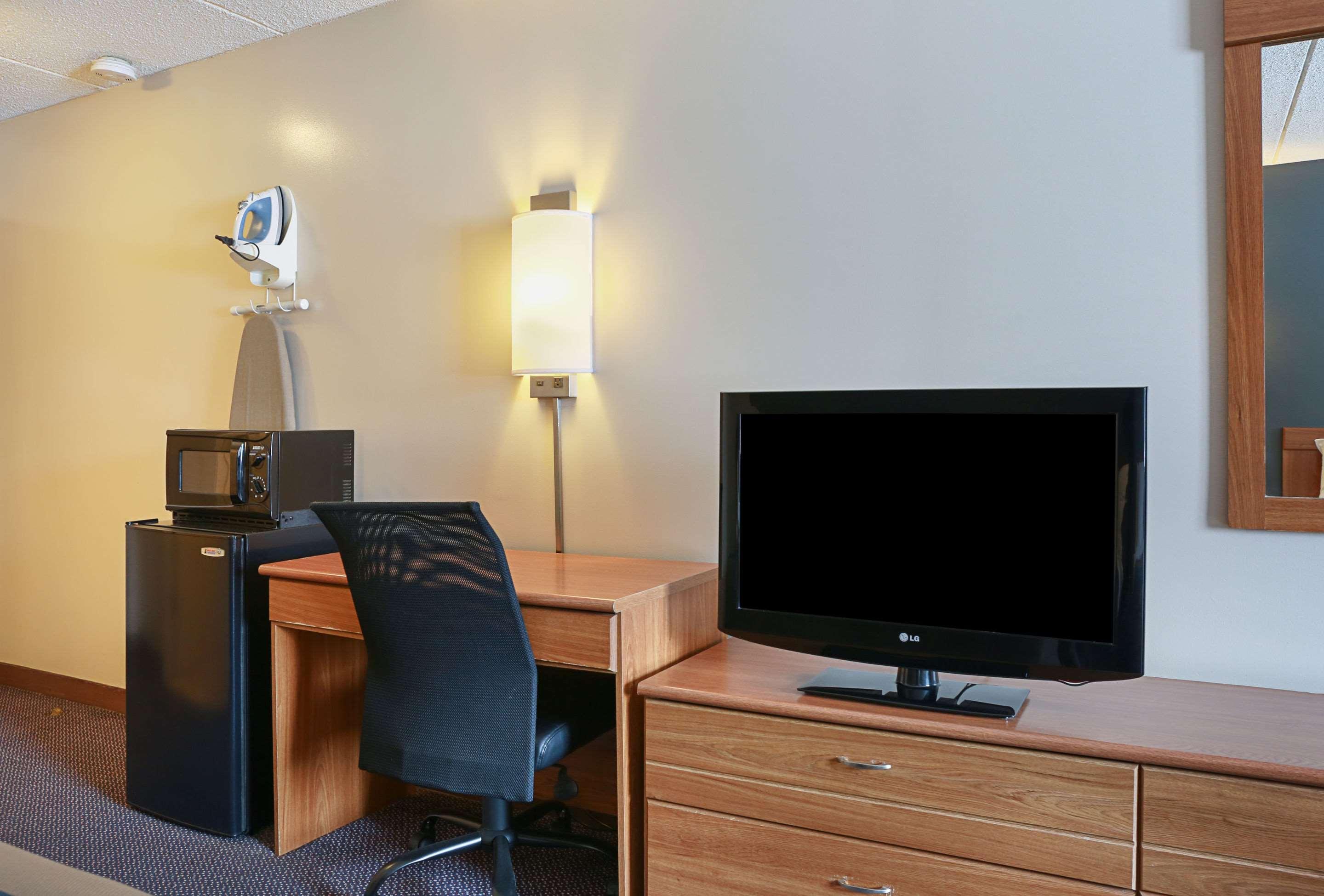 Econo Lodge Darien Lakes Corfu Buitenkant foto