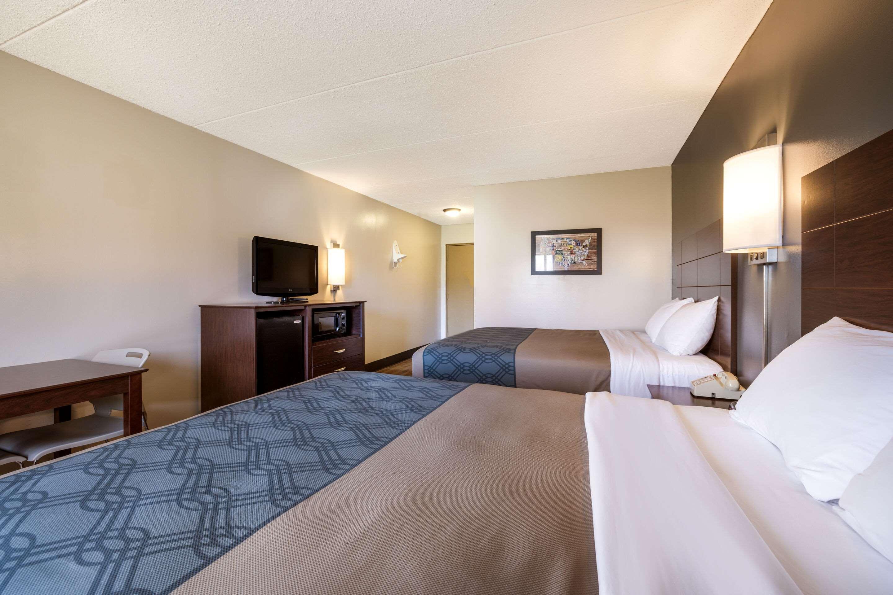 Econo Lodge Darien Lakes Corfu Buitenkant foto
