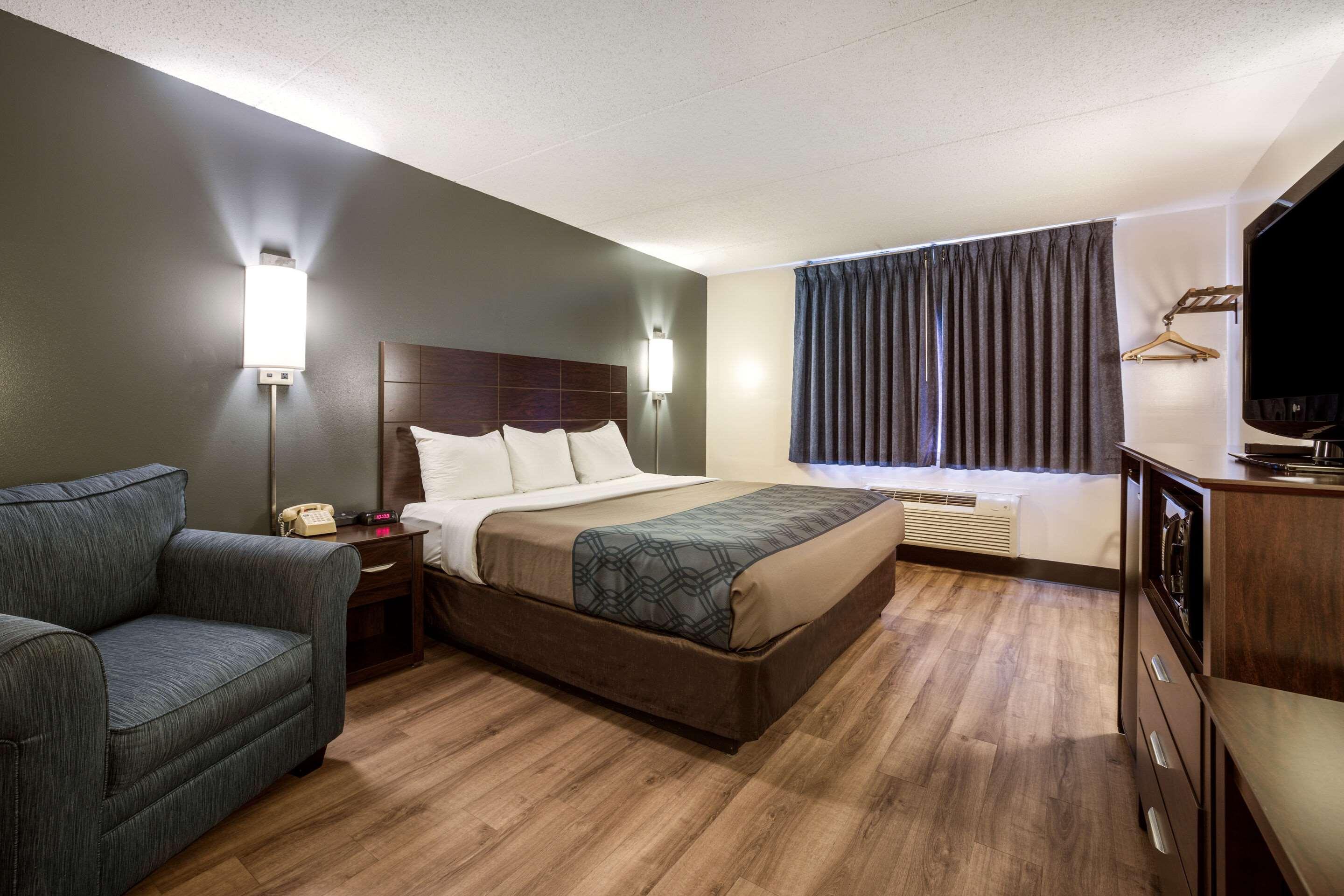 Econo Lodge Darien Lakes Corfu Buitenkant foto