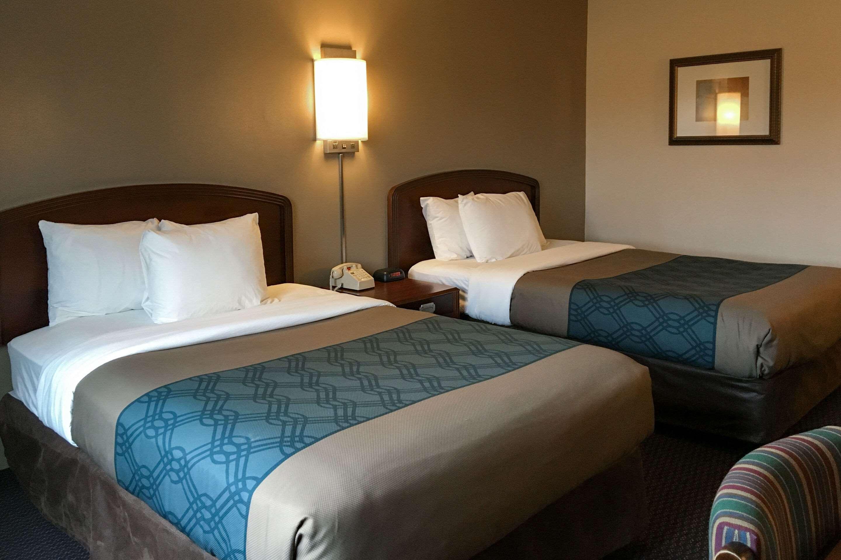 Econo Lodge Darien Lakes Corfu Buitenkant foto