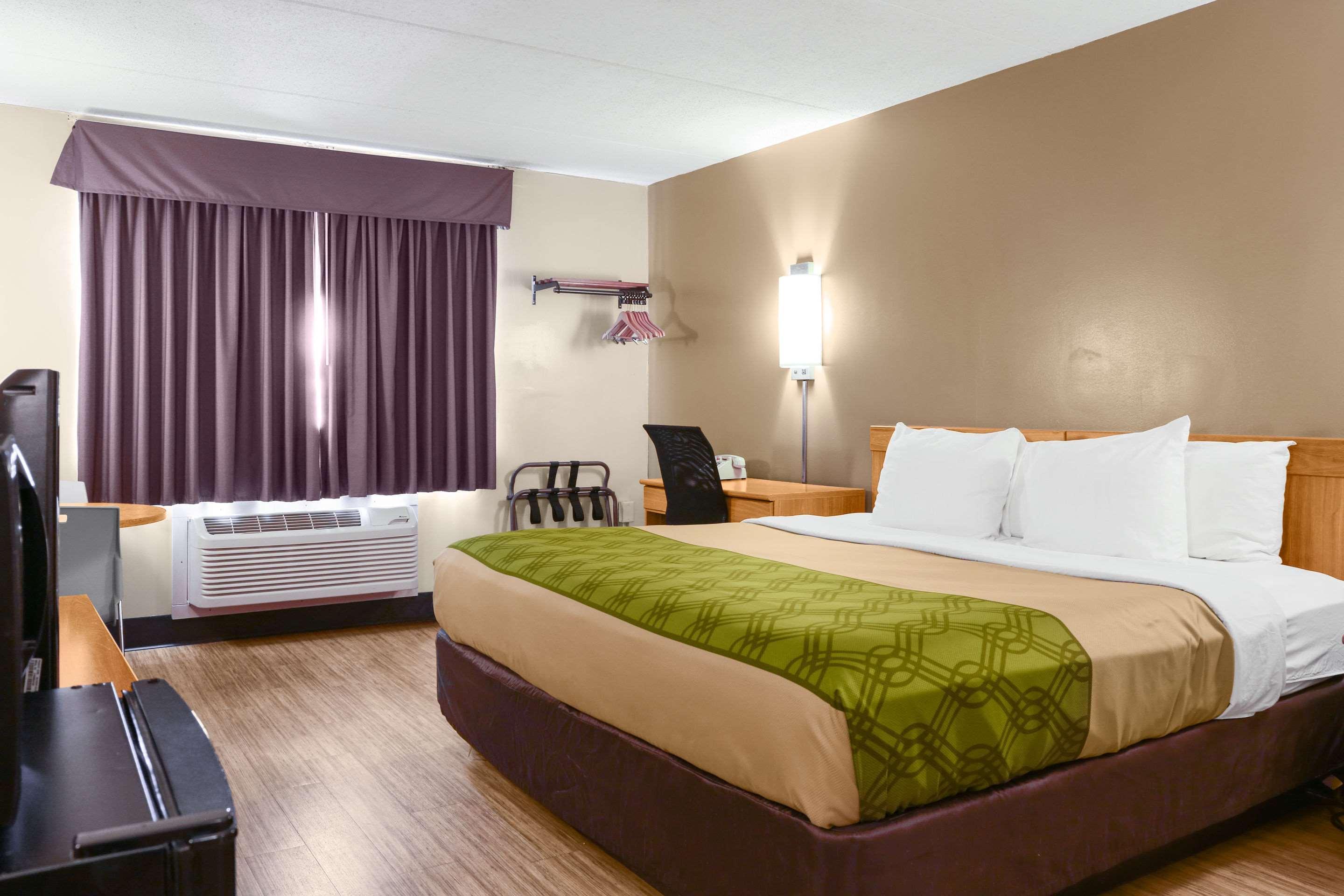 Econo Lodge Darien Lakes Corfu Buitenkant foto