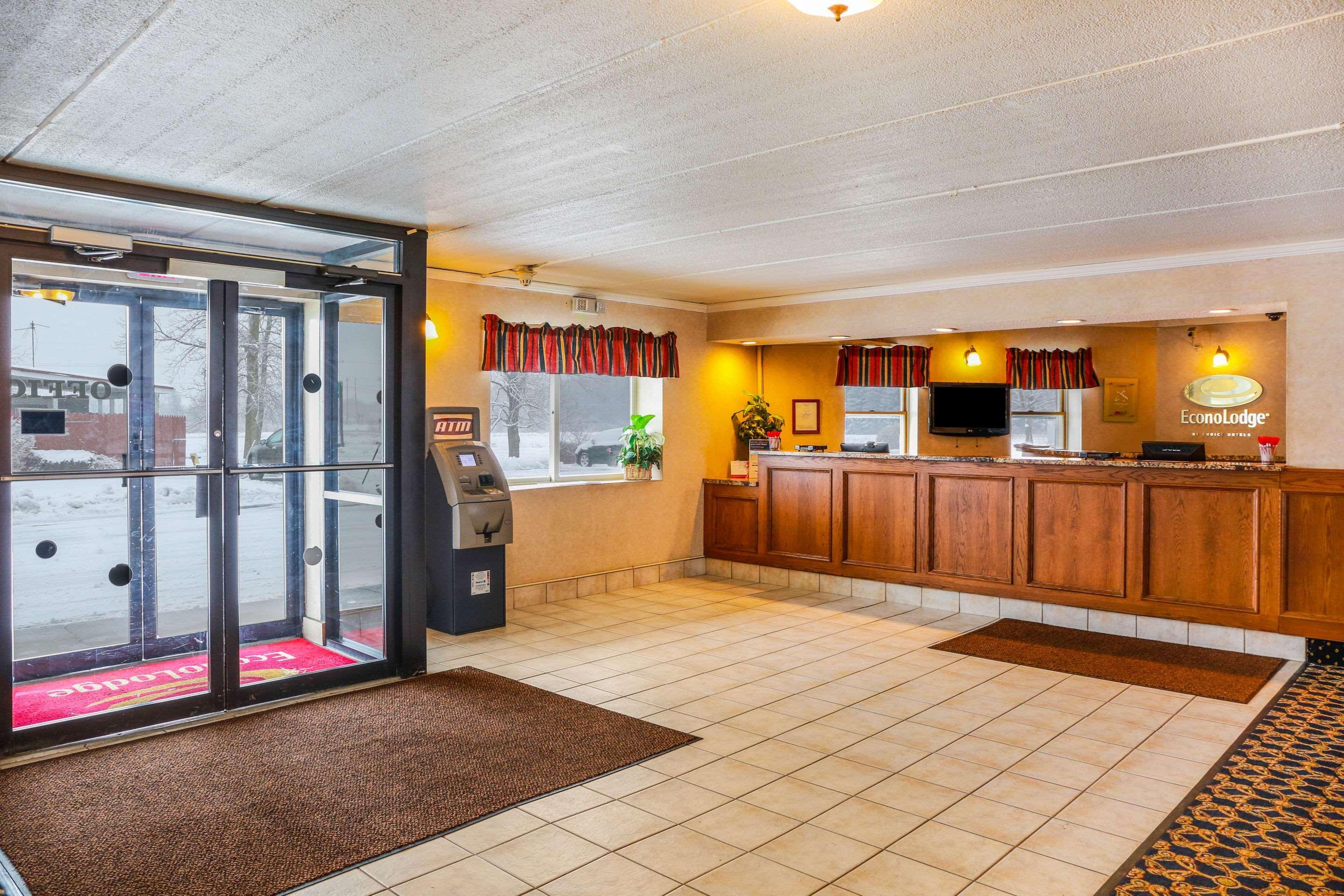 Econo Lodge Darien Lakes Corfu Buitenkant foto