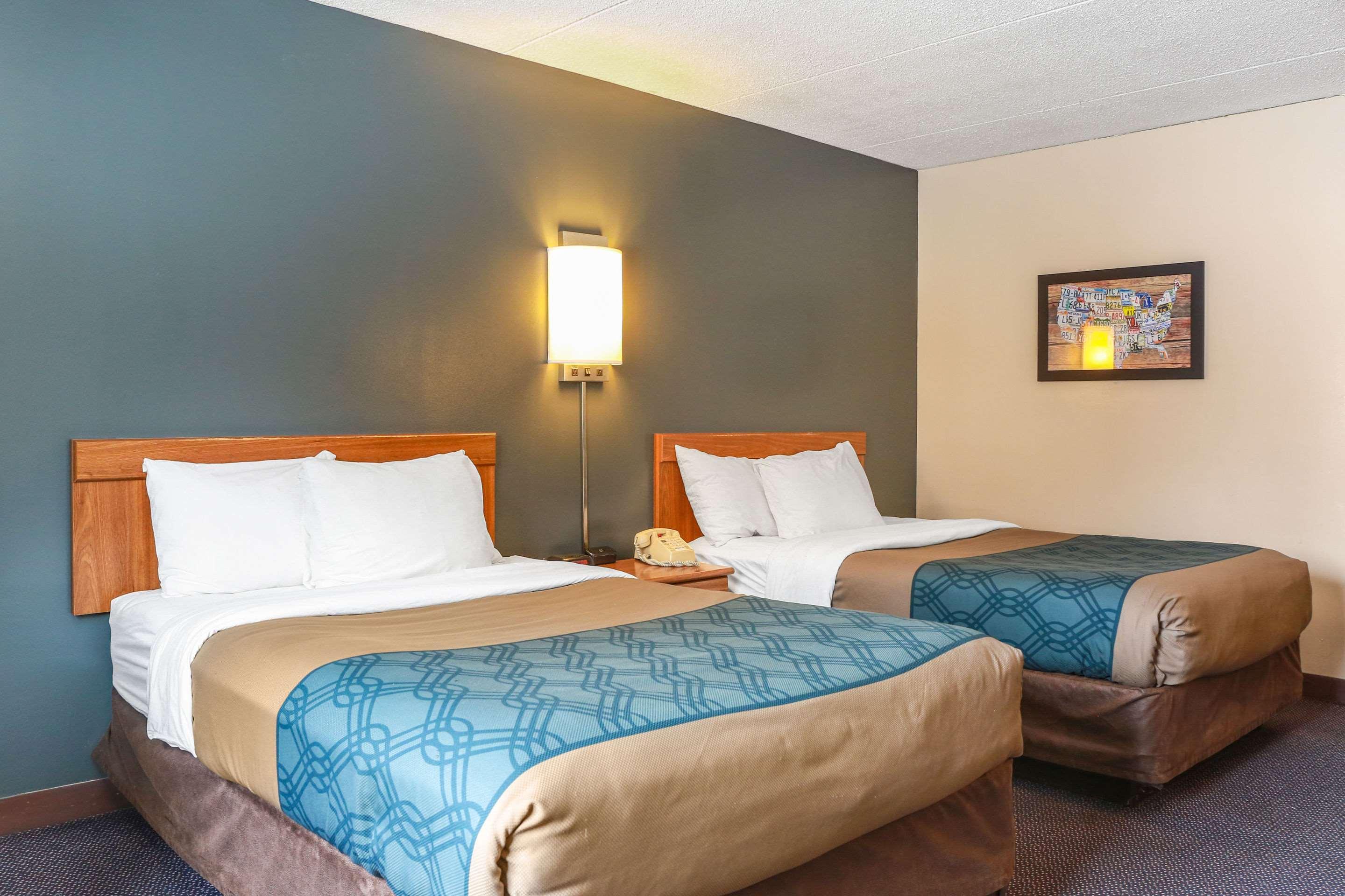 Econo Lodge Darien Lakes Corfu Buitenkant foto